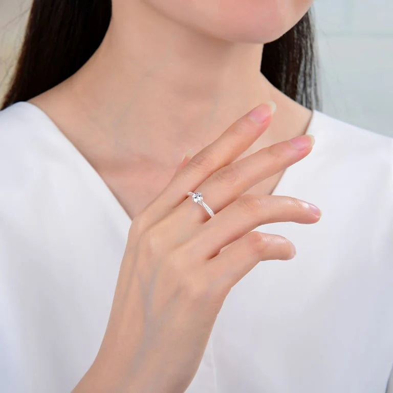 Anillo Solitario Modelo Luz de Plata 925