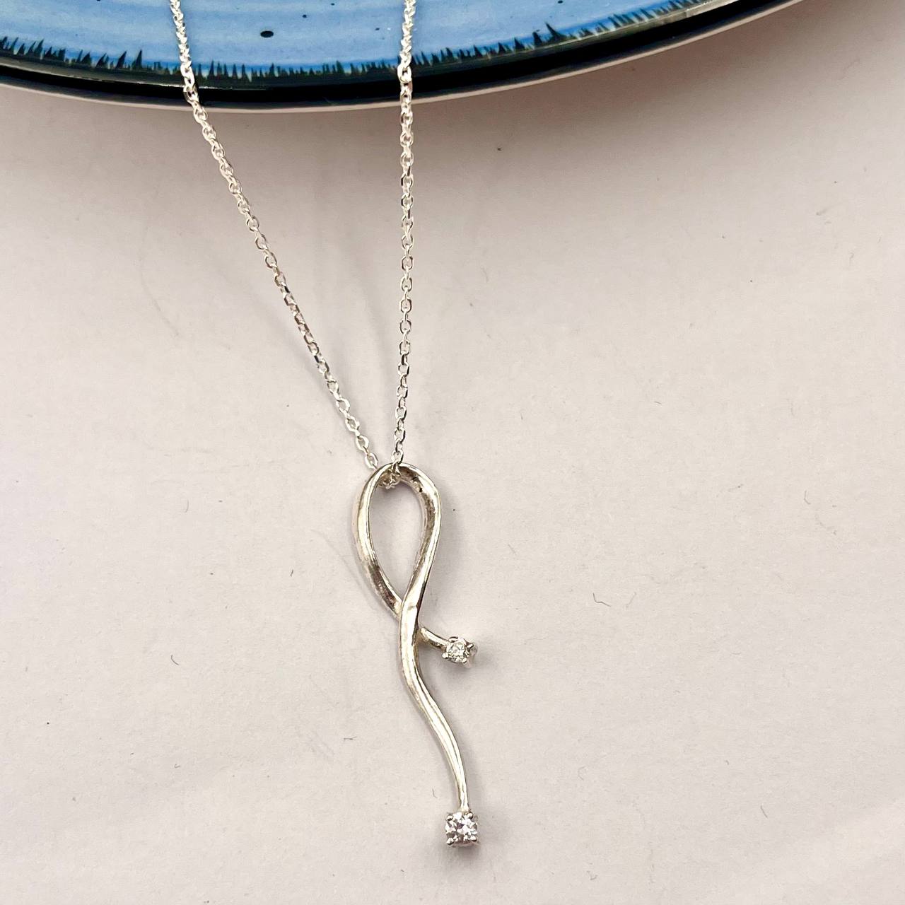 Cadena con Dije Alargado Con Circón en Plata 925