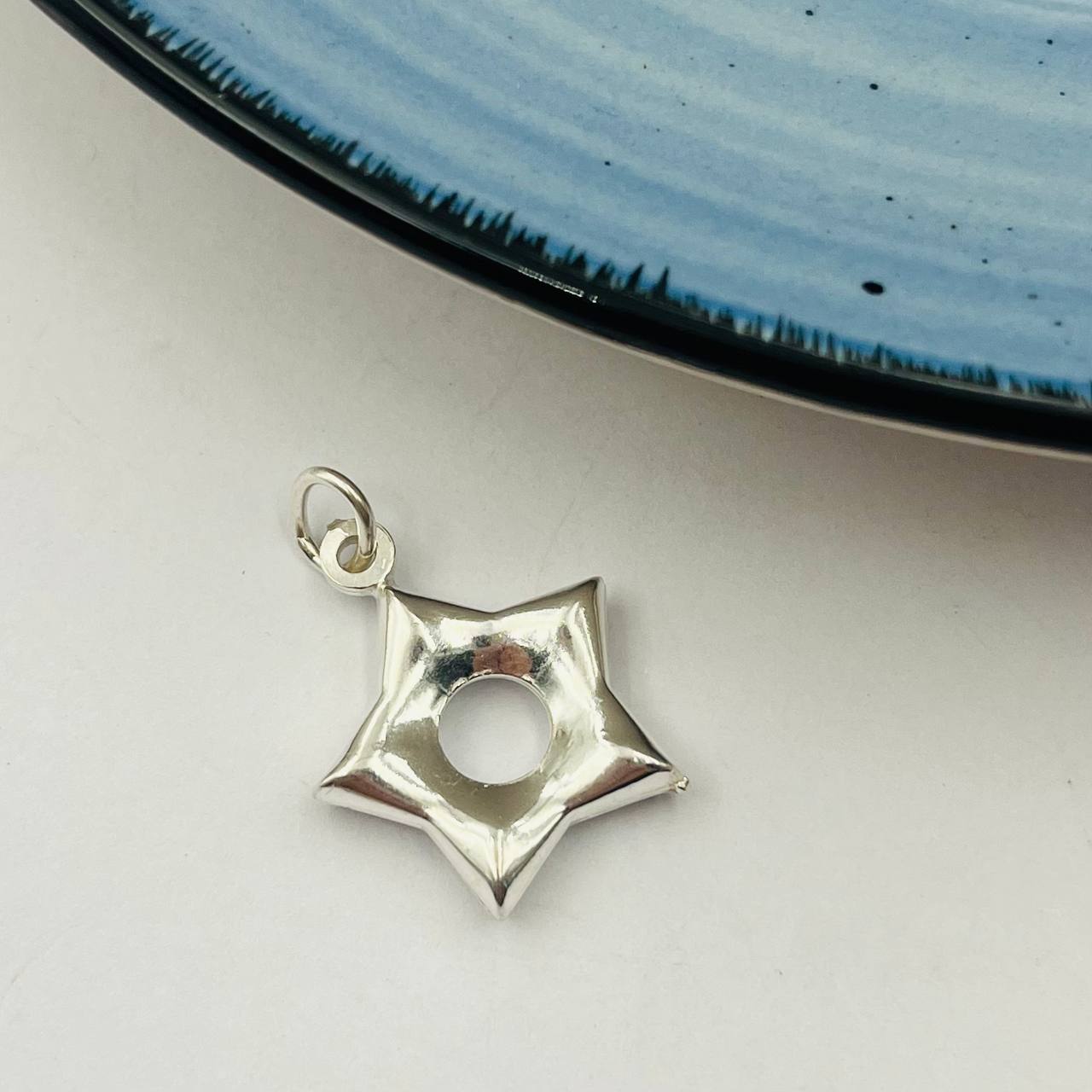 Dije de Silueta De Estrella Hueca Grande en Plata 925