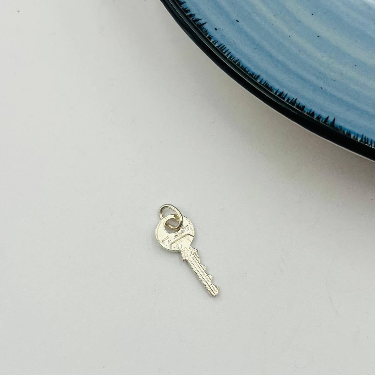 Dije de Llave Mini en Plata 925