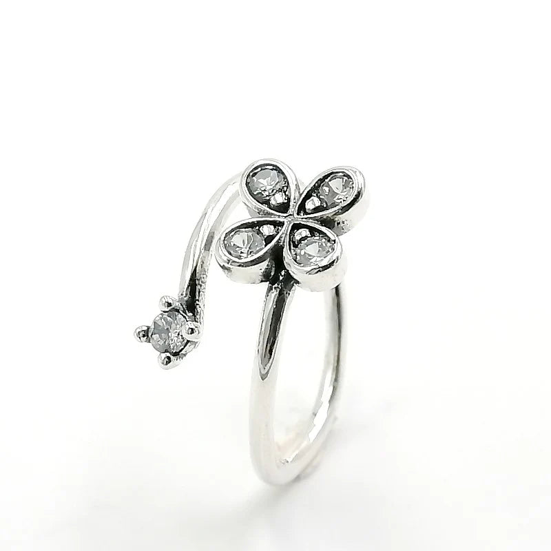 Anillo Ajustable de Flor en Plata 925