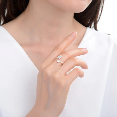 Anillo Ajustable de Copo de Nieve y Flor en Plata 925